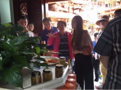 上海市虹口区代表团赴云南珍滋味丘北扶贫农产品体验店考察交流