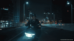 自带安全防滑buff！多雨季节出行，首选凯迪拉氪